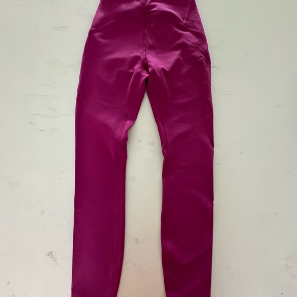 Lulu Lemon Invigorate leggings -  23” size 2 - Picture 3 of 3